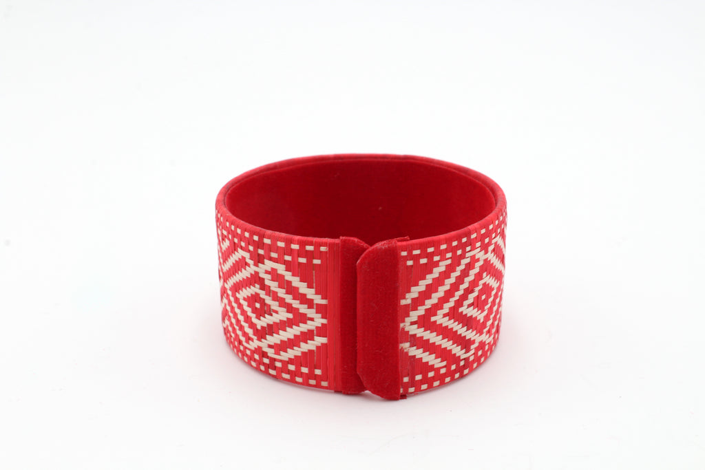 Red and White X’s and O’s - Medium Cuff Caña Flecha Bracelet