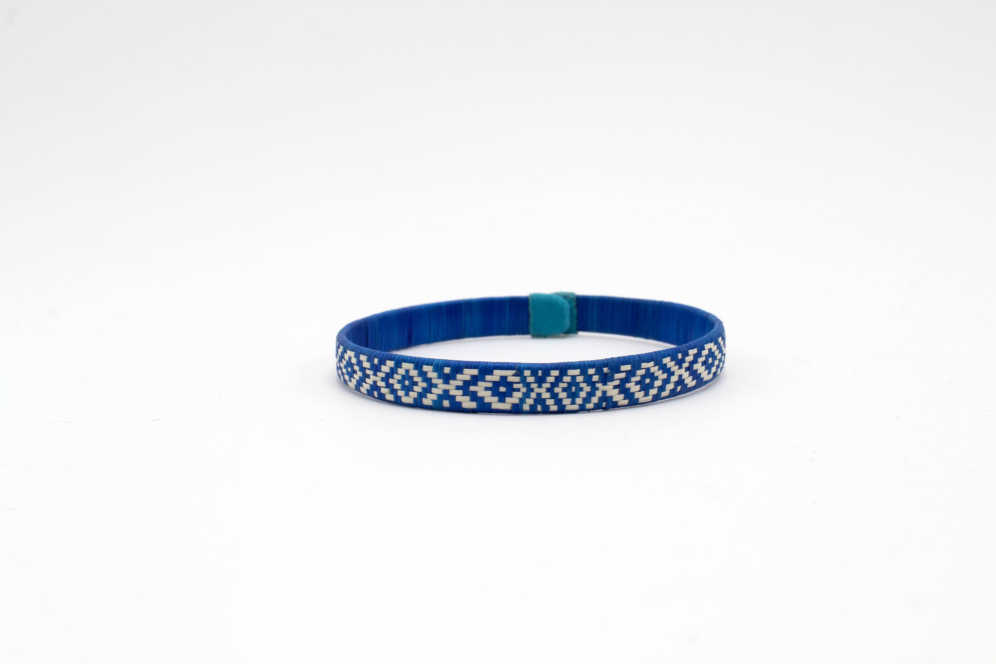 Blue and White X’s and O’s - Thin Bangle Caña Flecha Bracelet