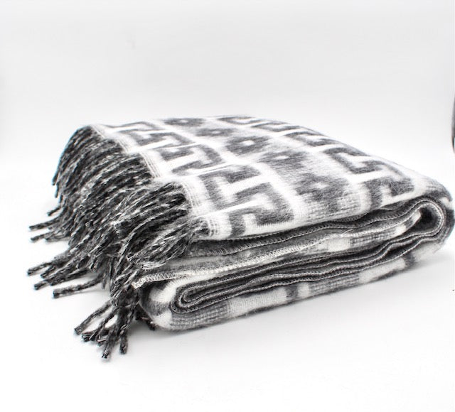 Alpaca Blankets - Geometric Pattern in Grey and White